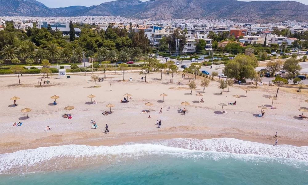 Άρση μέτρων: Αλλαγές στην Γλυφάδα - Πως θα κάνετε μπάνιο